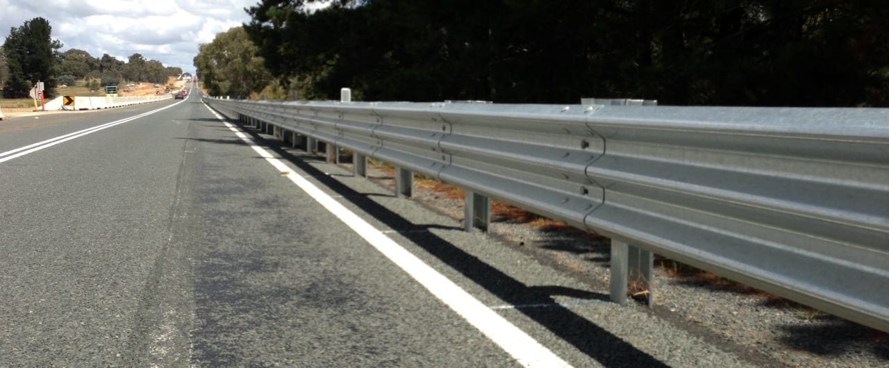 Thriebeam Guardrail thrie beam crash barrier