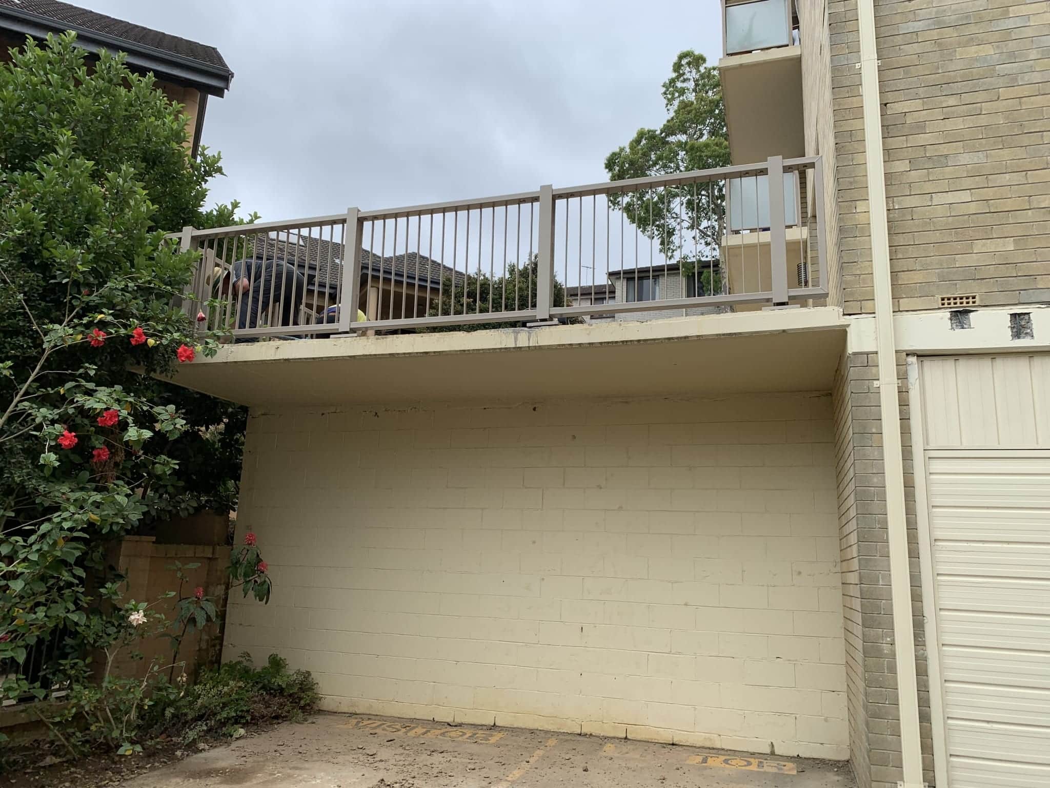 Artarmon Apartment Complex Guardrail Project artarmon apartment complex perimeter edge protection with rhino stop elite
