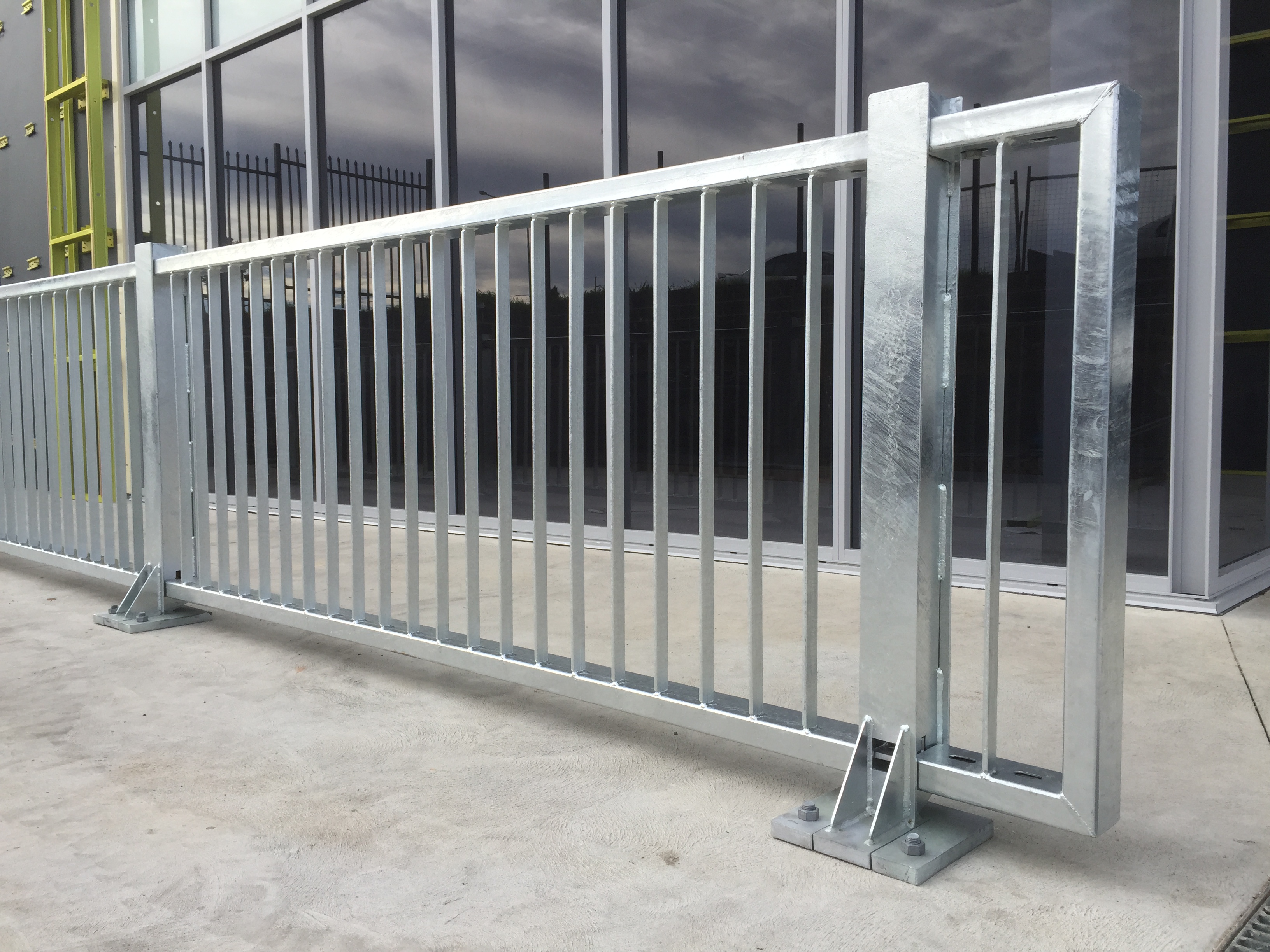RHINO-STOP® Elite Guardrail warehouse perimeter safety barrier with rhino stop elite