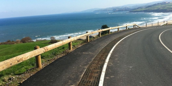 t18 log rail roadside crash barrier system