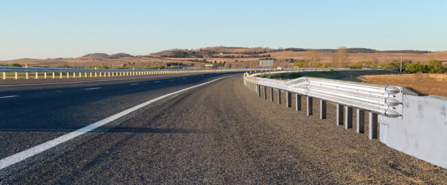 RAMSHIELD® transition guardrail installed between concrete barrier and road barrier