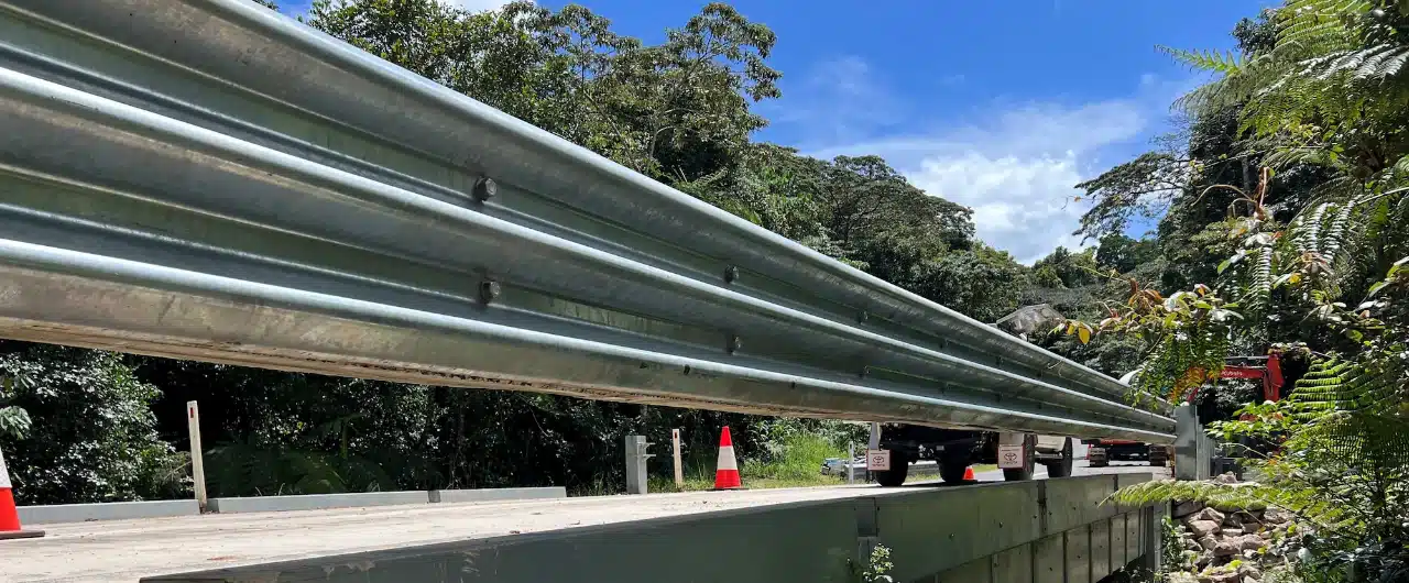 Freespan guardrail barrier